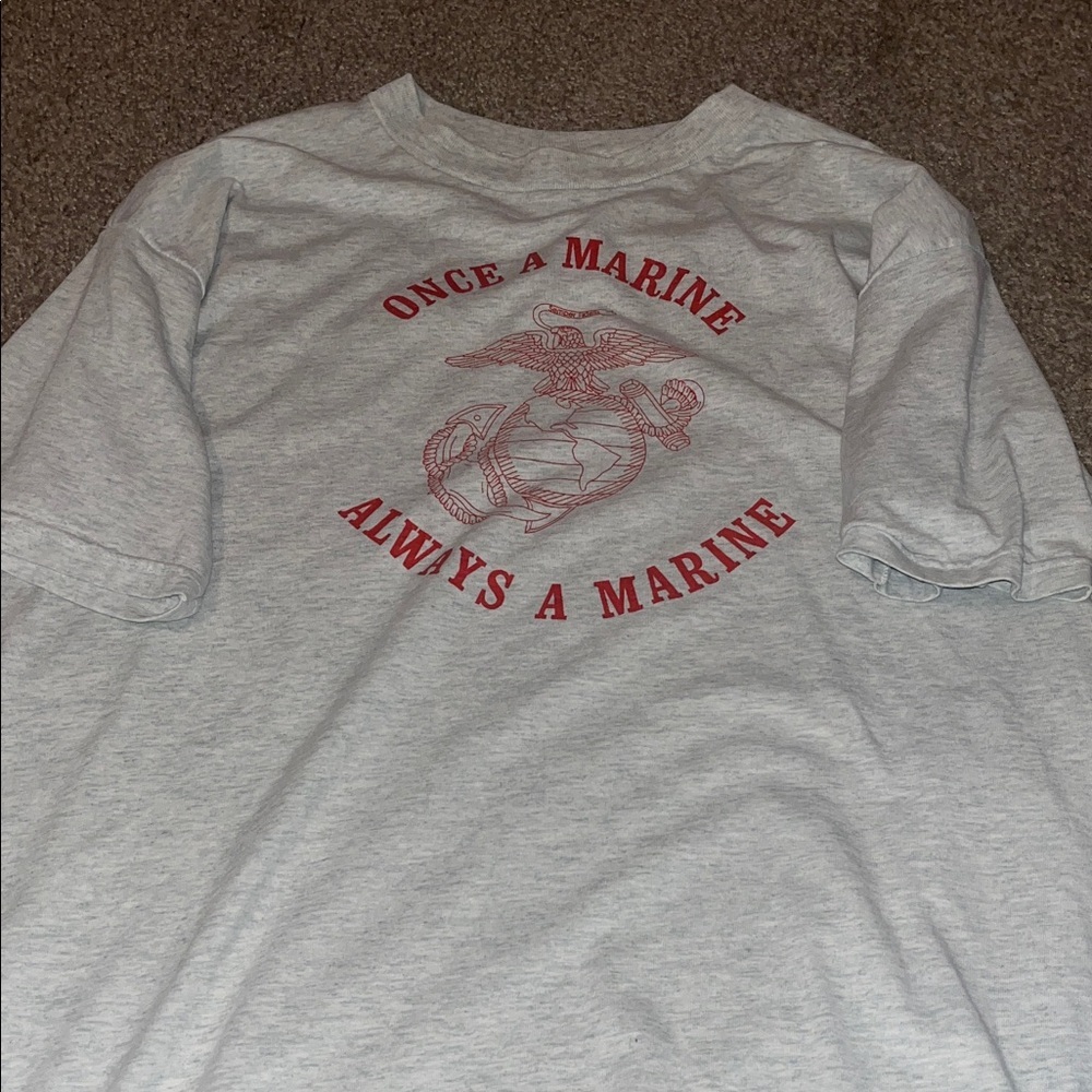Vintage Fruit of the Loom Gray Tee with Red Marine Print excellent condition - Picture 5 of 5